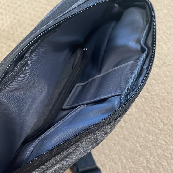 Tablet sling bag with electronic travel organizer from Fortinet - Picture 4 of 10